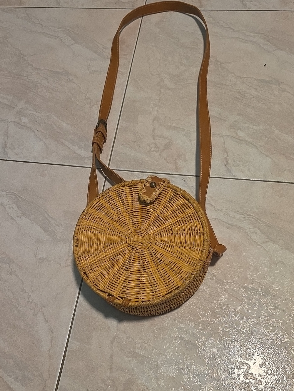 Universal Thread Round Woven Crossbody Bag in Tan